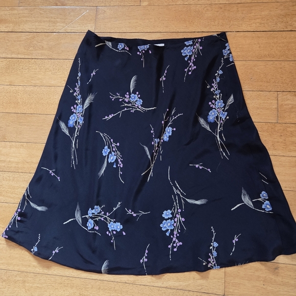 ANN TAYLOR WOMEN'S 100% SILK BLUE FLORAL SKIRT SIZE 12 - Picture 2 of 6